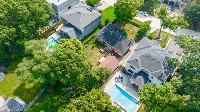 523 PINELAND Avenue, Oakville, ON L6K 1Z9