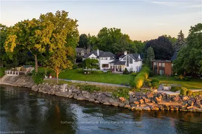 100 WOLFDALE Avenue, Oakville, ON L6L 4R8