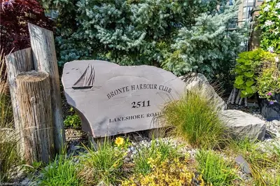 2511 LAKESHORE Road 223, Oakville, ON L6L 6L9