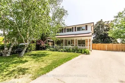 1174 CONYERS Crescent, Mississauga, ON L5C 1K1