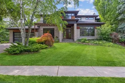 2118 OBECK Crescent, Mississauga, ON L5H 3L7