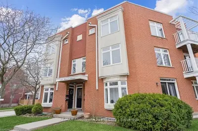 2368 MUNNS Avenue C, Oakville, ON L6H 6G9