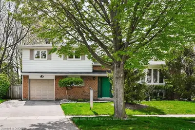 210 CHEBUCTO Drive, Oakville, ON L6J 5P9