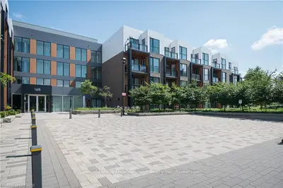 168 SABINA Drive 409, Oakville, ON L6H 0W5
