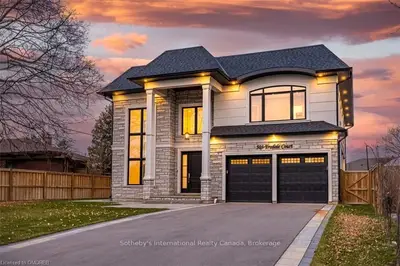 503 TRUDALE Court E, Oakville, ON L6L 4G9