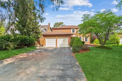 2429 LAKESHORE Road E, Oakville, ON L6J 1M7
