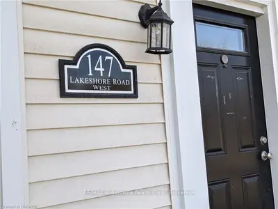 147 LAKESHORE Road W Apt 4, Oakville, ON L6K 1E5