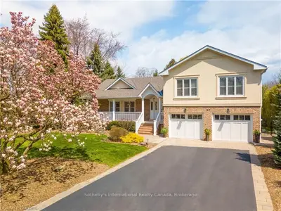 167 CAULDER Drive, Oakville, ON L6J 4T2
