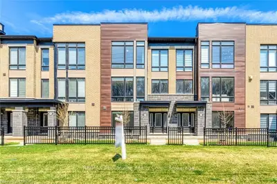 2493 Badger Crescent, Oakville, ON L6M 5M1