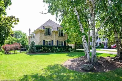 2128 BUCKINGHAM Court, Burlington, ON L7P 1P5
