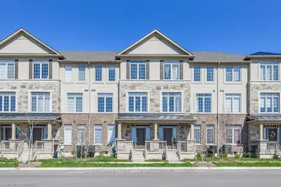 3026 POSTRIDGE Drive 16, Oakville, ON L6H 0P8