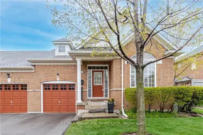 2590 CARBERRY Way 22, Oakville, ON L6M 5G2