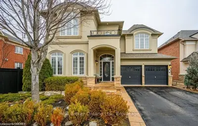343 TURNING LEAF Road, Oakville, ON L6L 6W7