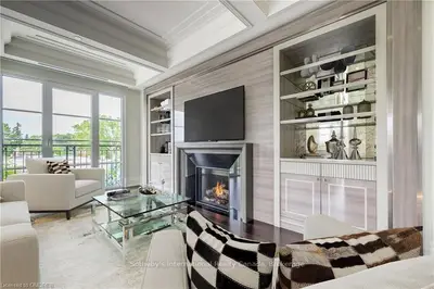 300 Randall Street 311, Oakville, ON L6J 1R1