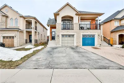 2307 NEWCASTLE Crescent, Oakville, ON L6M 4P5