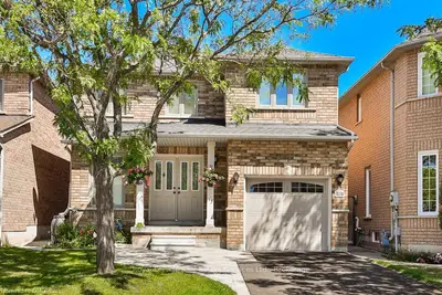 2270 Pell Crescent, Oakville, ON L6M 3T6
