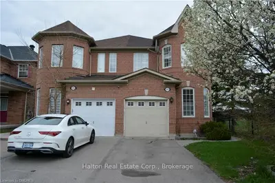 1273 GARCIA Street, Mississauga, ON L5V 2W8