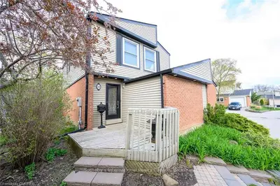 336 QUEEN Street S 14, Mississauga, ON L5M 1M2