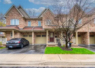233 DUSKYWING Way 37, Oakville, ON L6L 0C5