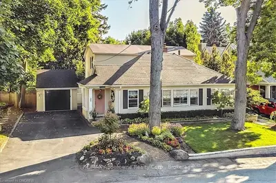 37 HOWARD Avenue, Oakville, ON L6J 3Y2