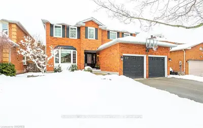 173 WARNER Drive, Oakville, ON L6L 6E3