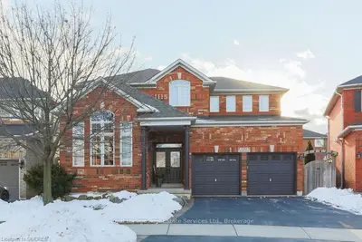 2288 Foxhole Circle, Oakville, ON L6M 4X4