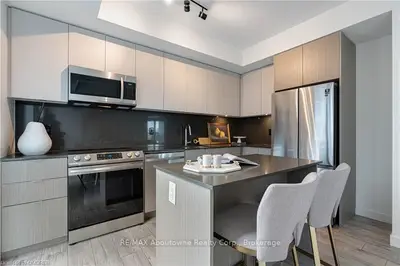 133 Bronte Road 415, Oakville, ON L6L 0H1
