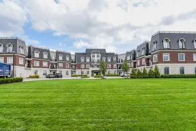 2300 UPPER MIDDLE Road W 212, Oakville, ON L6M 0T4