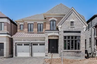 2433 IRENE Crescent, Oakville, ON L6M 3L1