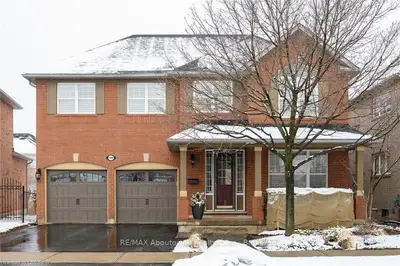 1300 Roundwood Crescent, Oakville, ON L6M 4A2