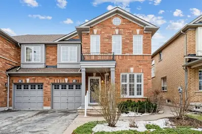 564 DELPHINE Drive, Burlington, ON L7L 6X1