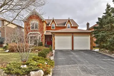 1825 Pilgrims Way, Oakville, ON L6M 1X2