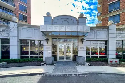 2379 CENTRAL PARK Drive 1210, Oakville, ON L8H 0E3