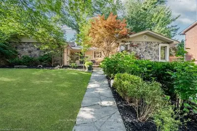 1459 BIRCHWOOD Drive, Mississauga, ON L5J 1T3
