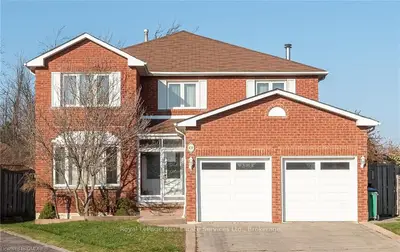 439 GREENPARK Crescent, Mississauga, ON L5B 3P4