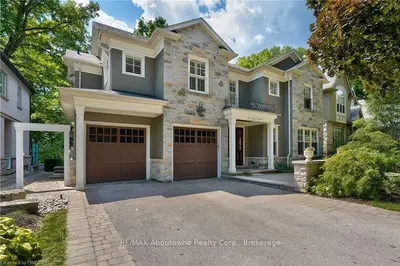 78 HOLYROOD Avenue, Oakville, ON L6K 2V3