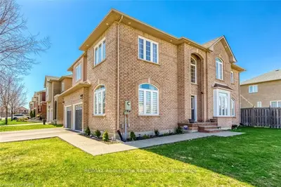 2374 GRAND OAK Trail, Oakville, ON L6M 4V4