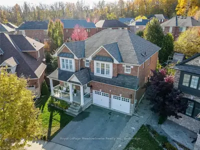 40 APPLE BLOSSOM Crescent, Halton Hills, ON L7G 6L5