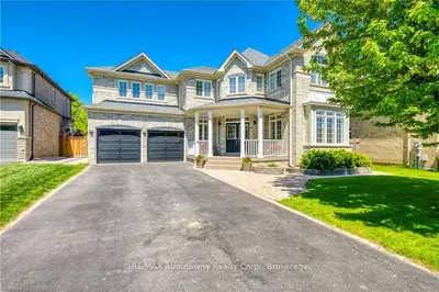 2235 Wuthering Heights Way, Oakville, ON L6M 0A3