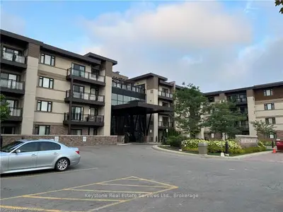 128 Garden Drive 215, Oakville, ON L6K 2W5