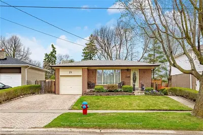 21 PENNINGTON Crescent, Halton Hills, ON L7G 4L2