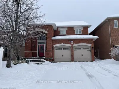 2194 WHITECLIFFE Way, Oakville, ON L6M 4W2