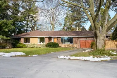 169 Viewbank Crescent, Oakville, ON L6L 1R3
