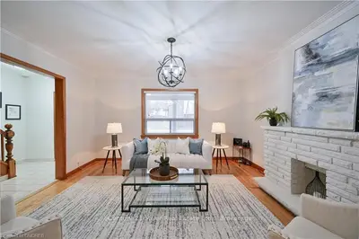 34 Bond Street, Oakville, ON L6K 1L7