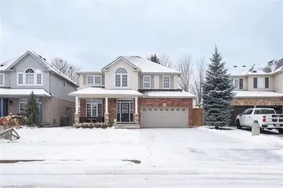 28 DAWKINS Crescent, Halton Hills, ON L7J 2Z4