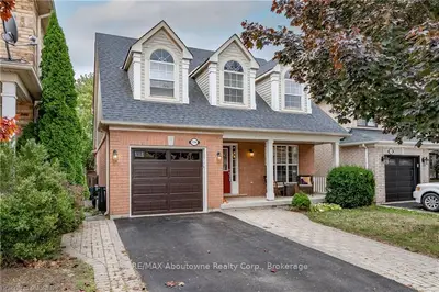2374 LIONSTONE Drive, Oakville, ON L6M 4S9