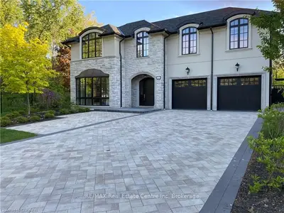 414 CHARTWELL Road, Oakville, ON L6J 4A3