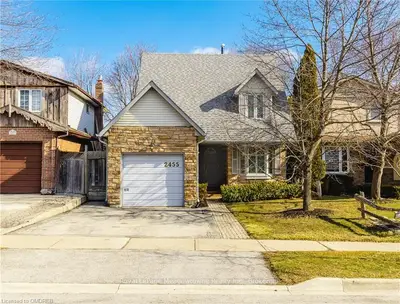 2455 MALCOLM Crescent, Burlington, ON L7P 3Y7