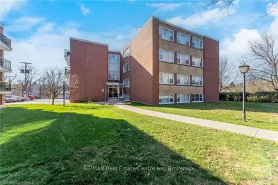 2052 COURTLAND Drive 305, Burlington, ON L7R 1R8