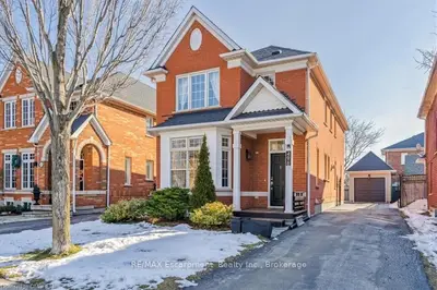 496 AMBLESIDE Drive, Oakville, ON L6H 6N5
